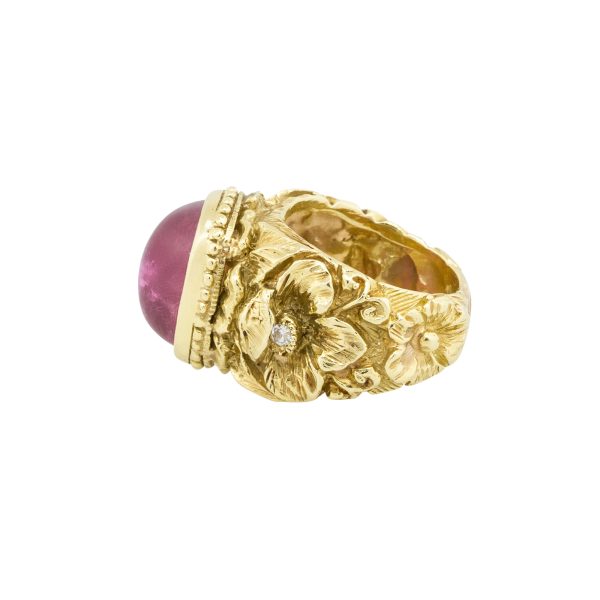 18k Yellow Gold Engraved Flower Pattern Ring With Oval Cut Tourmaline