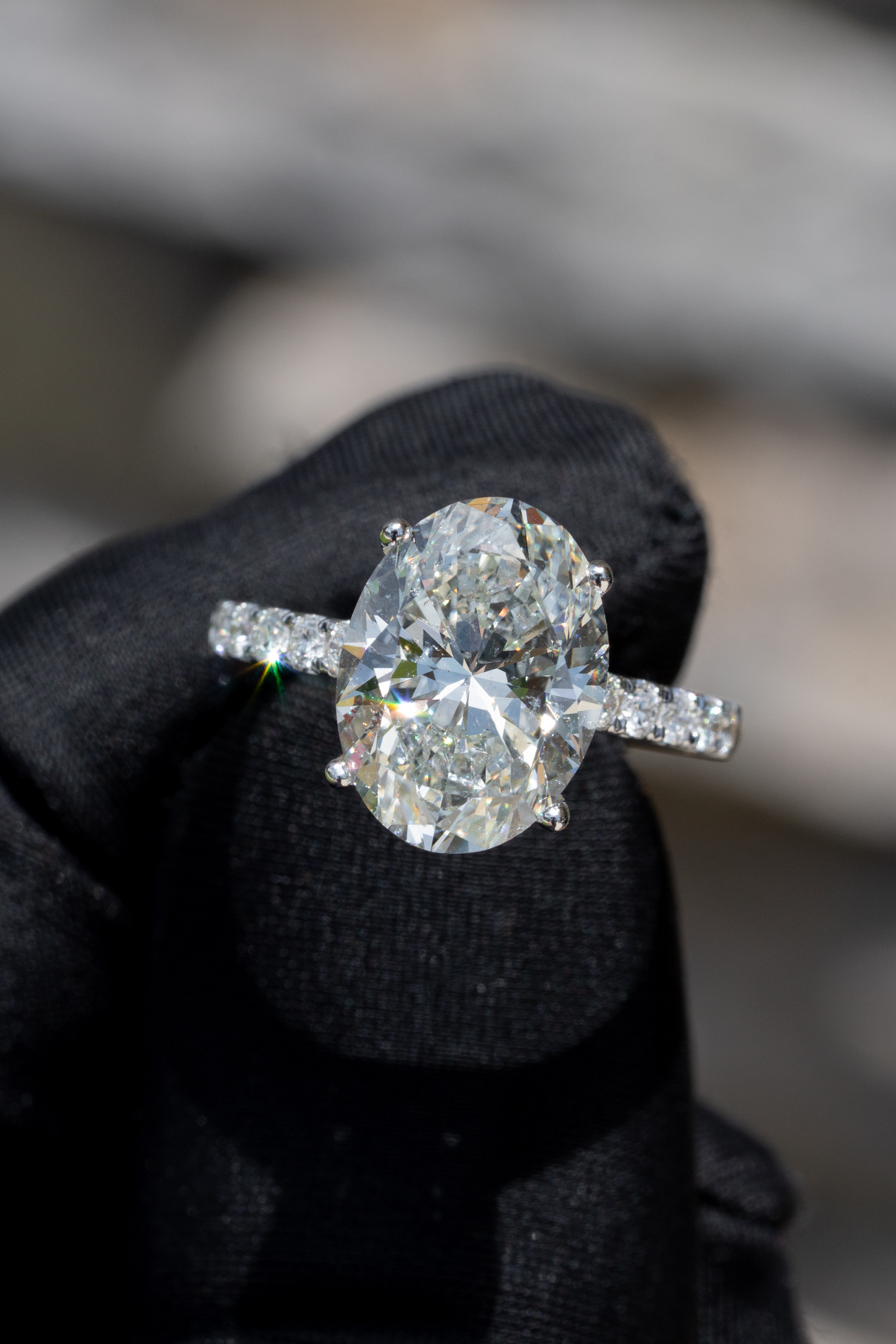 Halo vs. No Halo Rings: The Boons and the Banes – Raymond Lee Jewelers