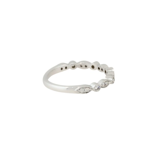 14k White Gold 0.22ctw Diamond Scallop Stackable Ring