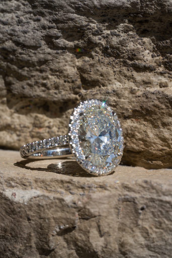  Why the carat D-VVS1 oval cut diamond is perfect as engagement rings