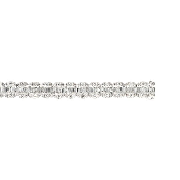 v18k White Gold 6.5ctw Round Brilliant and Baguette Cut Diamond Bracelet