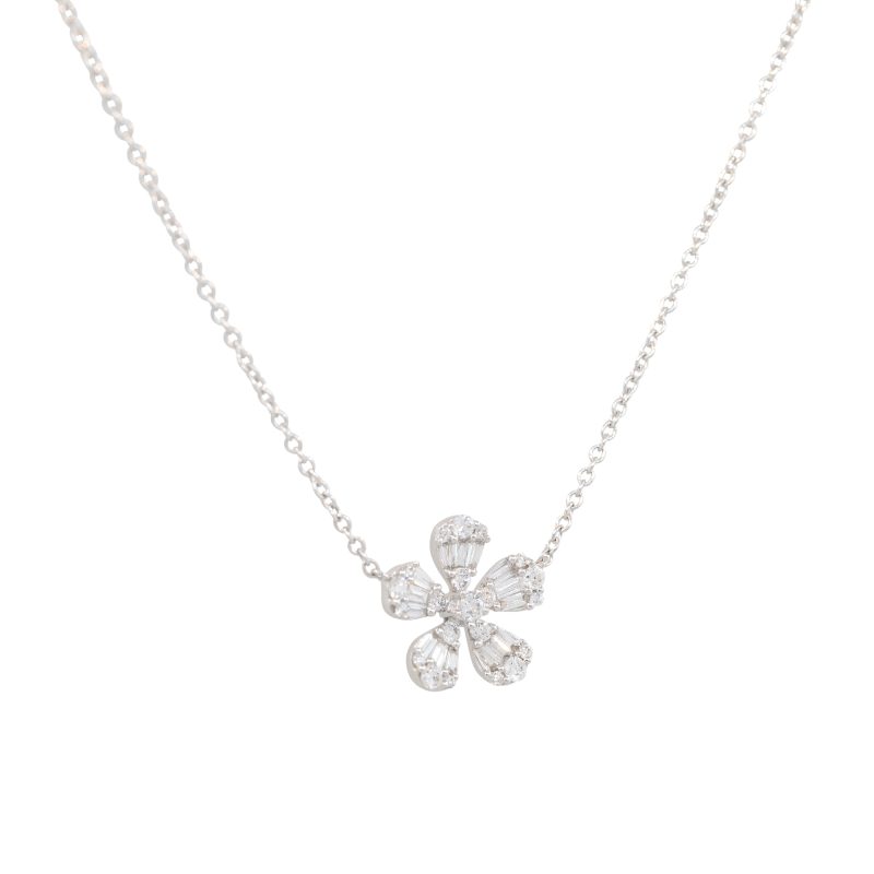 18k White Gold 0.41ctw Pave Diamond Flower Necklace