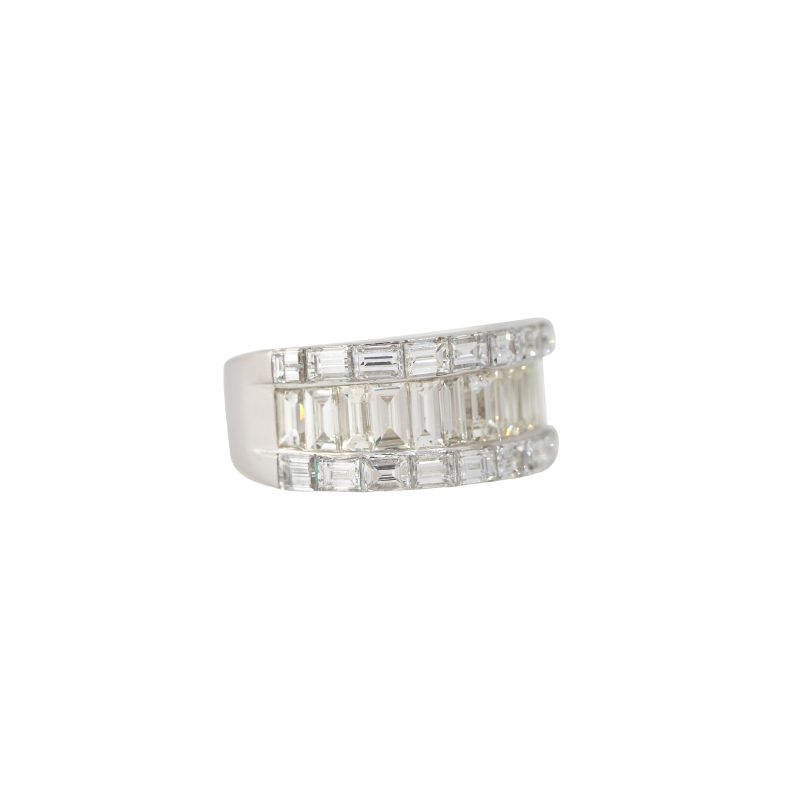 18k White Gold 3.78ctw Baguette & Round Brilliant Cut Diamond Graduated Ring