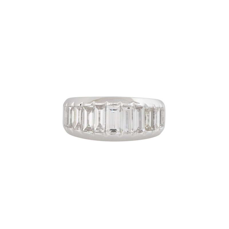 18k White Gold 1.75ctw Baguette Cut Diamond Tapered Band