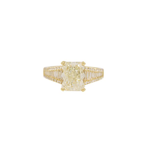 GIA 18k Yellow Gold Natural 3.01 Carat Radiant Cut Diamond Engagement Ring