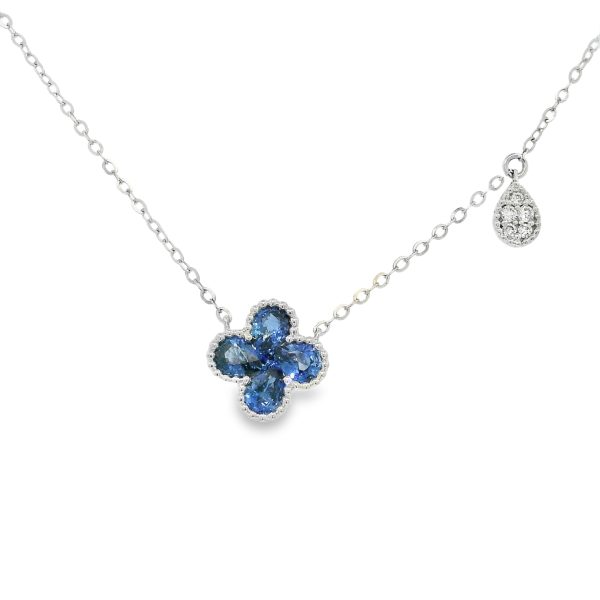 18k White Gold Natural Sapphire Flower Pendant Necklace