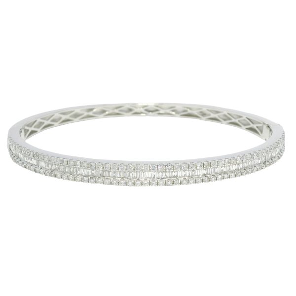 18k White Gold Natural 1.70 Carat Diamond Bangle Bracelet